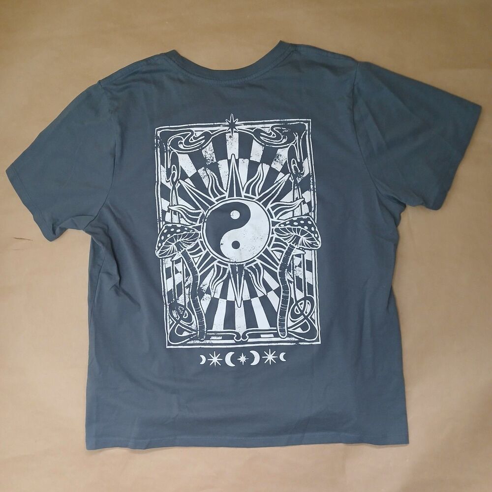 Rebellious One Short Sleeve Yin Yang T-Shirt Gray Size XL celestial